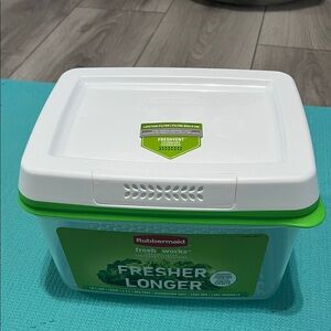 Rubbermaid FreshWorks Container - White Lid with Green Seal